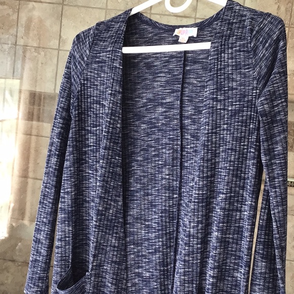 LuLaRoe Sarah Sweater - Picture 1 of 3